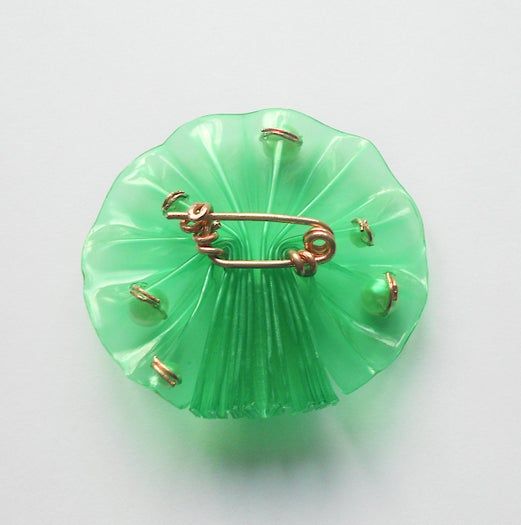 用塑料瓶制作环保胸针的超简单教程-第18张图片-趣作屋 用塑料瓶制作环保胸针的超简单教程-第18张图片-趣作屋