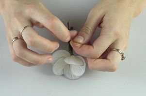 用塑料袋DIY环保塑料花教程-第9张图片-趣作屋