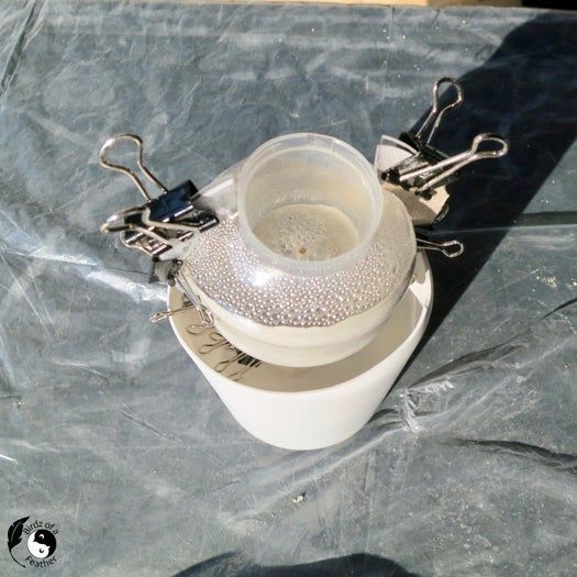 用废弃塑料制作创意水泥灯泡花盆-第15张图片-趣作屋