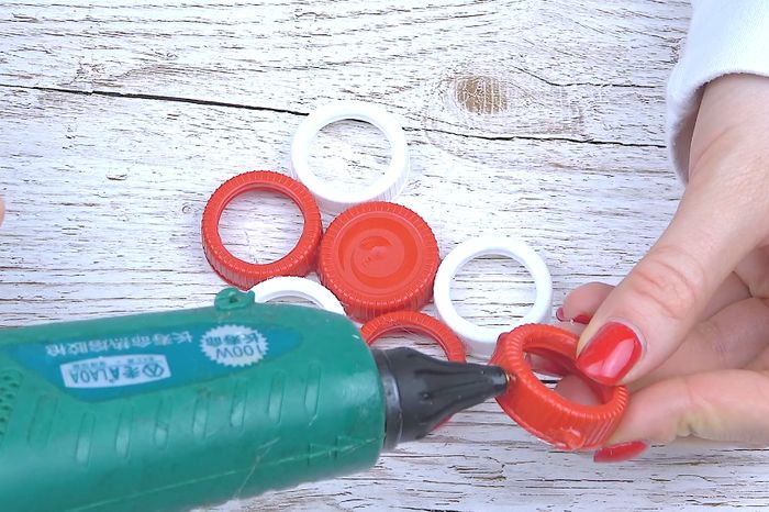 塑料瓶创意再利用教程：制作牙刷架、绳子、绳花和幼儿玩具-第4张图片-趣作屋