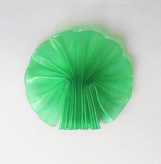 用塑料瓶制作环保胸针的超简单教程-第10张图片-趣作屋 用塑料瓶制作环保胸针的超简单教程-第10张图片-趣作屋