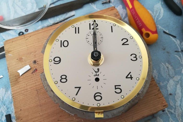 如何用旧闹钟改造无噪音电池闹钟-第20张图片-趣作屋