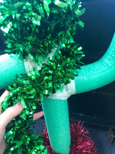 用回收材料制作创意圣诞仙人掌装饰树教程-第25张图片-趣作屋