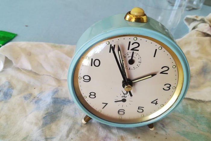 如何用旧闹钟改造无噪音电池闹钟-第2张图片-趣作屋