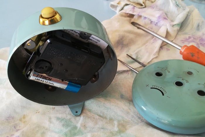 如何用旧闹钟改造无噪音电池闹钟-第25张图片-趣作屋