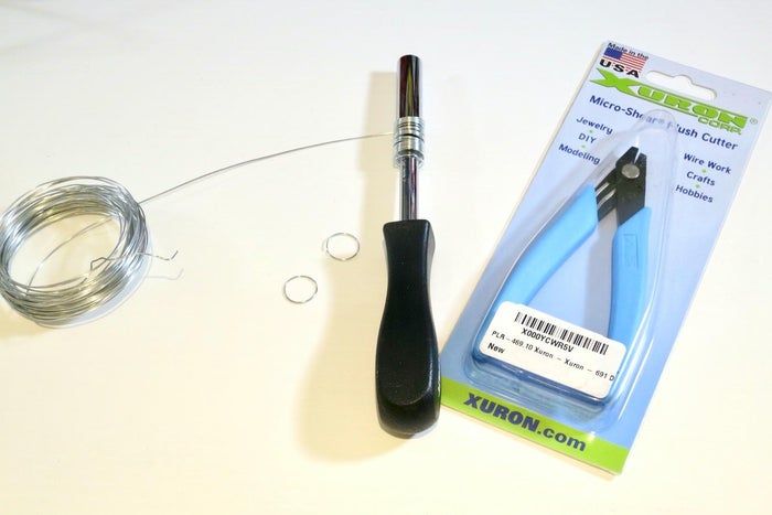 利用废旧纽扣制作彩虹和平标志捕光器教程-第17张图片-趣作屋 利用废旧纽扣制作彩虹和平标志捕光器教程-第17张图片-趣作屋