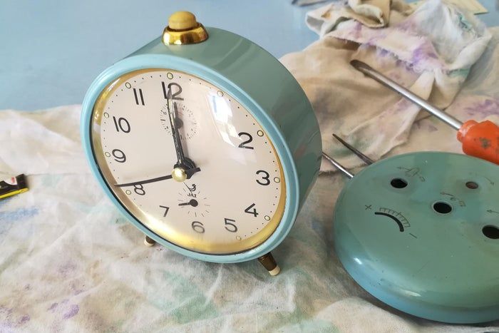 如何用旧闹钟改造无噪音电池闹钟-第24张图片-趣作屋
