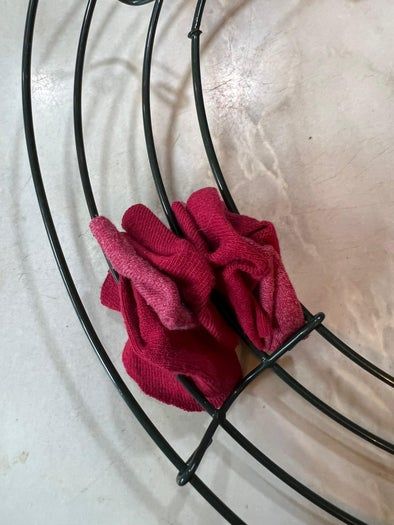 用旧T恤制作环保圣诞花环教程-第13张图片-趣作屋