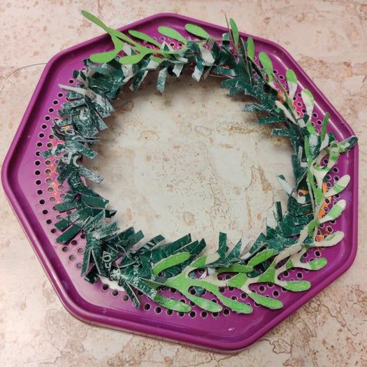 回收塑料制作环保圣诞花环教程-第17张图片-趣作屋 回收塑料制作环保圣诞花环教程-第17张图片-趣作屋