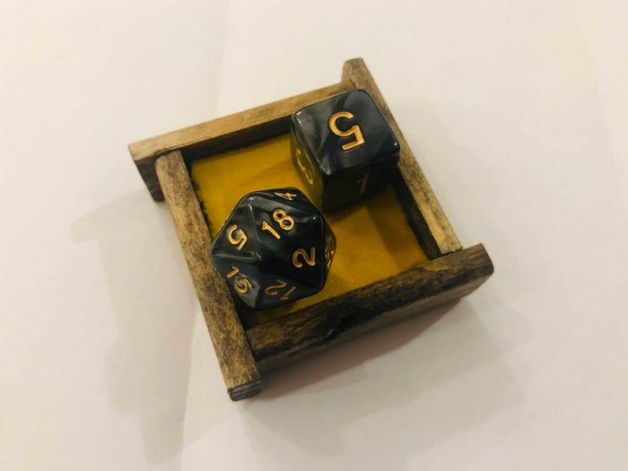 如何用废木料制作可爱又实用的骰子托盘-第12张图片-趣作屋