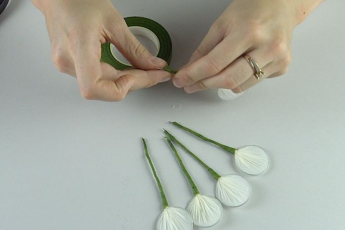 用塑料袋DIY环保塑料花教程-第8张图片-趣作屋