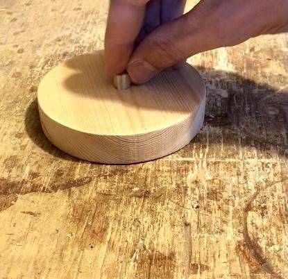 废旧瓶子改造创意教程:制作实用瓶盖容器-第8张图片-趣作屋 废旧瓶子改造创意教程:制作实用瓶盖容器-第8张图片-趣作屋