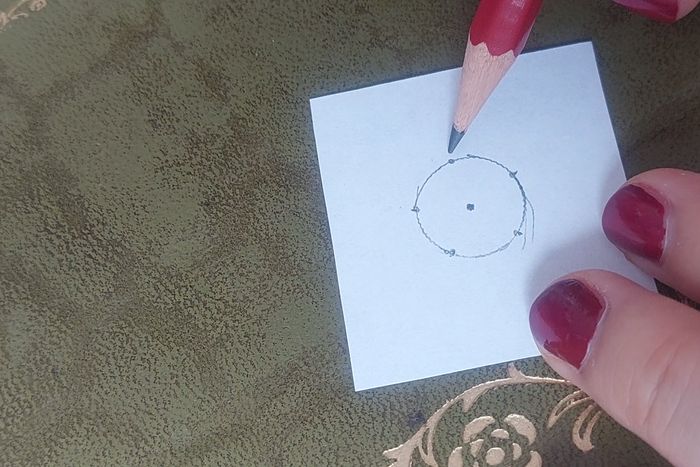 用饮料罐制作佩吉·卡特和美国队长盾牌配饰教程-第19张图片-趣作屋 用饮料罐制作佩吉·卡特和美国队长盾牌配饰教程-第19张图片-趣作屋