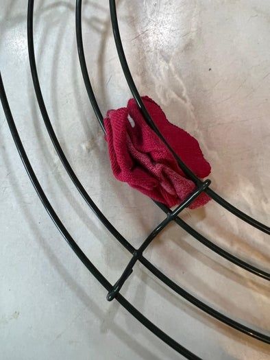 用旧T恤制作环保圣诞花环教程-第12张图片-趣作屋