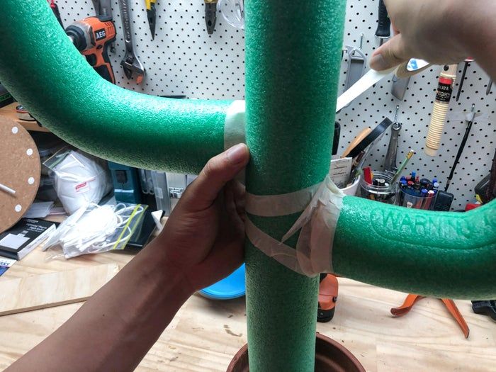 用回收材料制作创意圣诞仙人掌装饰树教程-第16张图片-趣作屋