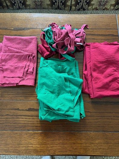 用旧T恤制作环保圣诞花环教程-第7张图片-趣作屋