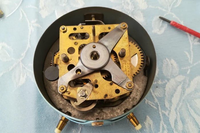 如何用旧闹钟改造无噪音电池闹钟-第6张图片-趣作屋