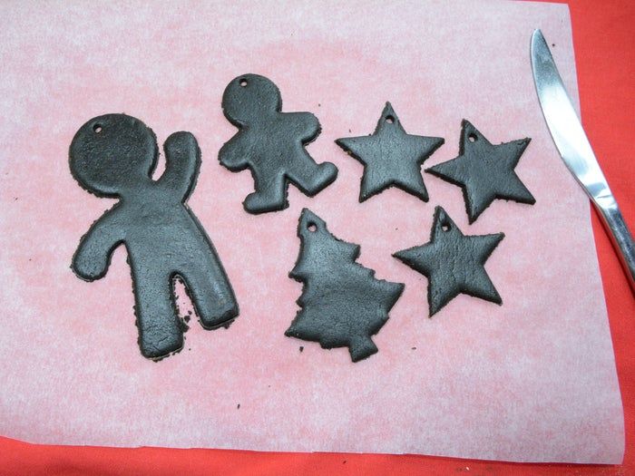 变废为宝：用毁掉的面团制作香料圣诞树装饰-第10张图片-趣作屋