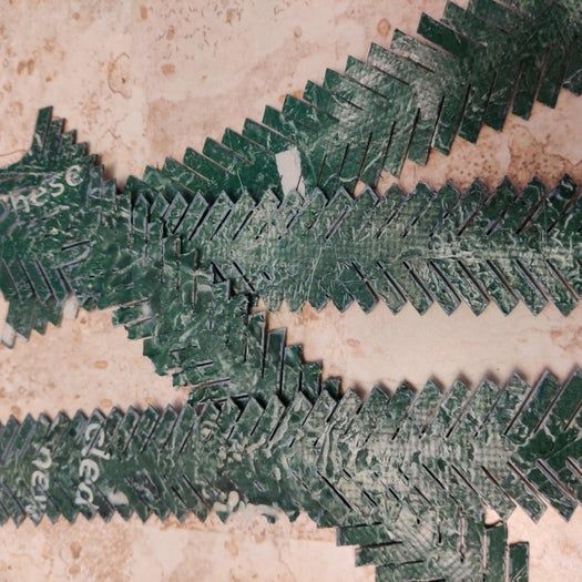 回收塑料制作环保圣诞花环教程-第11张图片-趣作屋 回收塑料制作环保圣诞花环教程-第11张图片-趣作屋