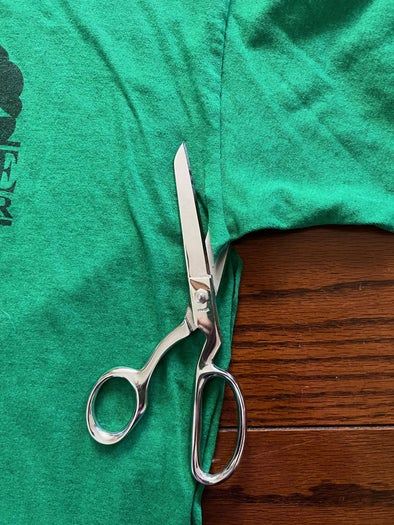 用旧T恤制作环保圣诞花环教程-第4张图片-趣作屋