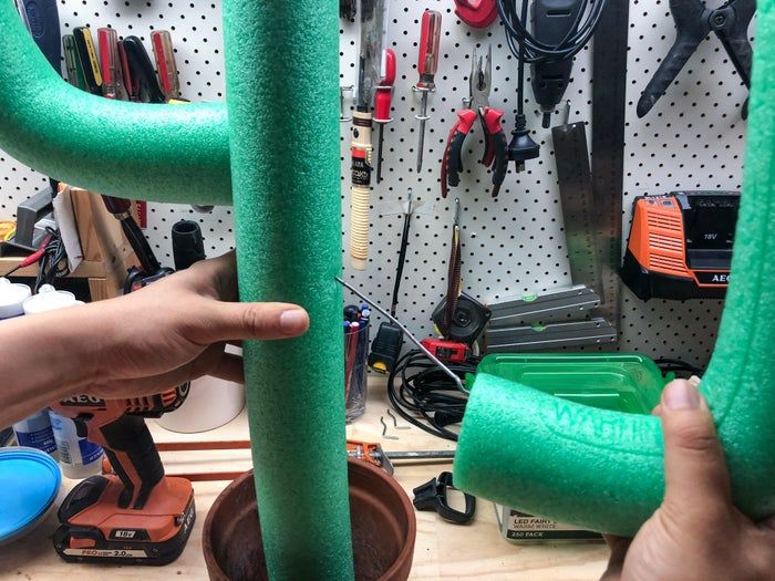 用回收材料制作创意圣诞仙人掌装饰树教程-第10张图片-趣作屋