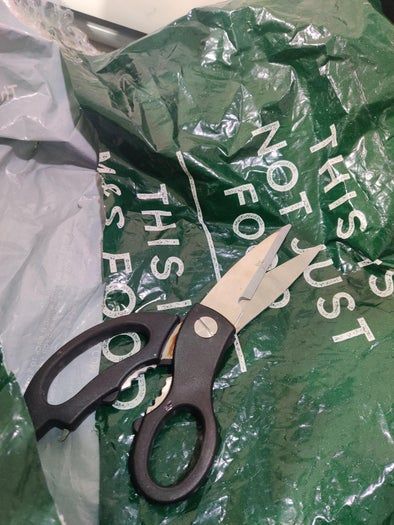 回收塑料制作环保圣诞花环教程-第6张图片-趣作屋 回收塑料制作环保圣诞花环教程-第6张图片-趣作屋