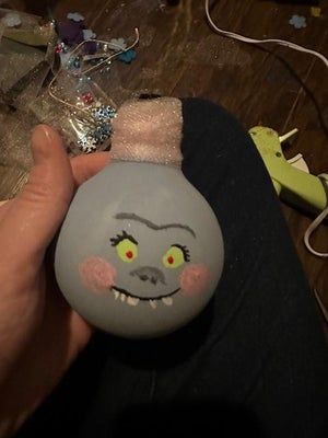 用坏灯泡做电影风格的圣诞装饰品-第15张图片-趣作屋 用坏灯泡做电影风格的圣诞装饰品-第15张图片-趣作屋