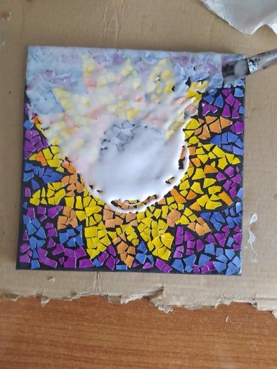 用鸡蛋壳做多彩马赛克装饰的简单方法-第15张图片-趣作屋