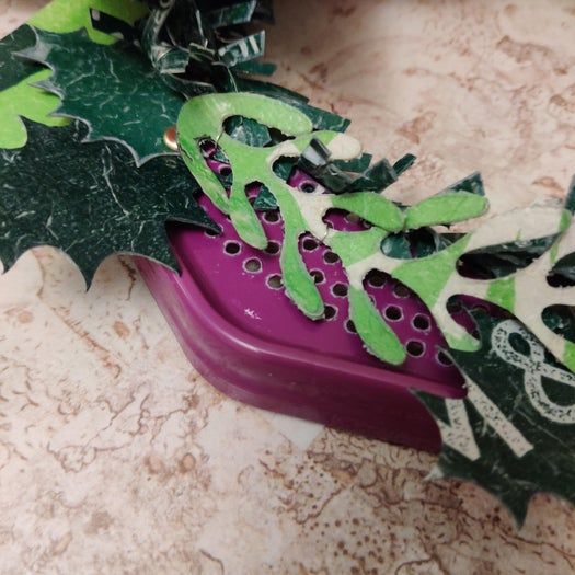 回收塑料制作环保圣诞花环教程-第24张图片-趣作屋 回收塑料制作环保圣诞花环教程-第24张图片-趣作屋