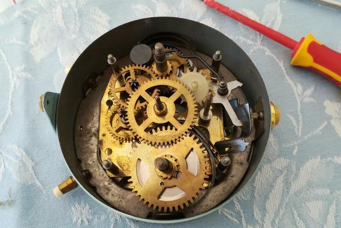 如何用旧闹钟改造无噪音电池闹钟-第7张图片-趣作屋