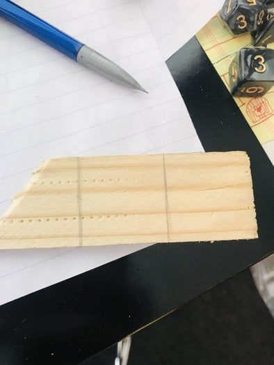 如何用废木料制作可爱又实用的骰子托盘-第5张图片-趣作屋