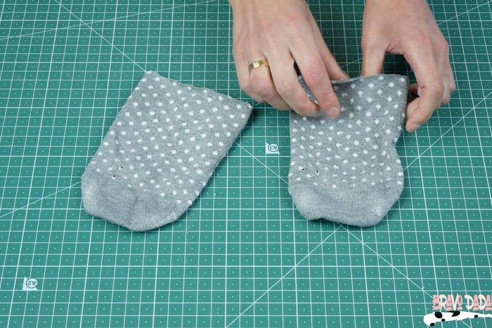 旧袜子变猫咪玩具缝纫教程-第6张图片-趣作屋