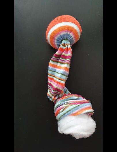 旧袜子变身可爱毛毛虫玩具教程-第8张图片-趣作屋