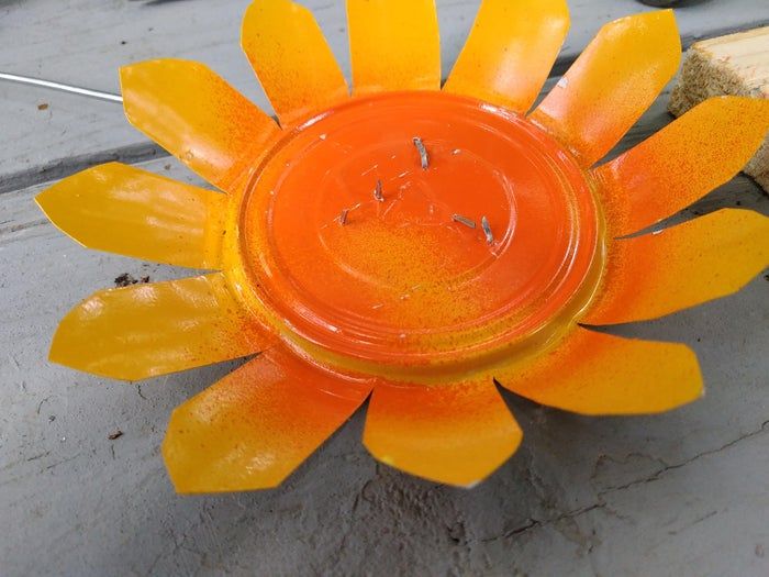 用猫粮罐头制作防水向日葵装饰品教程-第15张图片-趣作屋