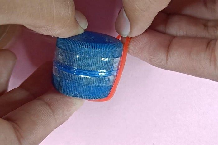 简单又有趣的橡皮筋驱动移动玩具制作教程-第6张图片-趣作屋 简单又有趣的橡皮筋驱动移动玩具制作教程-第6张图片-趣作屋