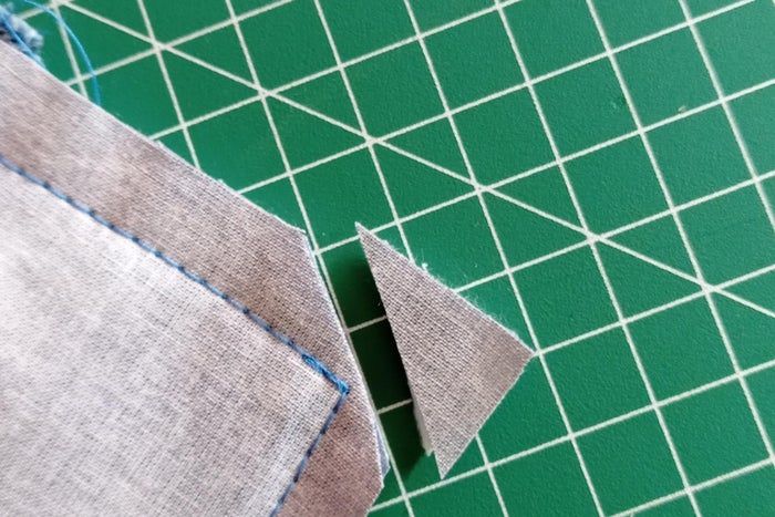 旧牛仔裤改造DIY：自制收纳袋和阅读靠枕教程-第16张图片-趣作屋