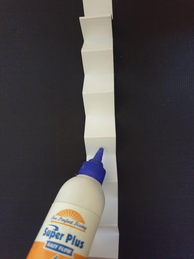 用吸管和卡纸自制离心力洒水器玩具,动手玩转物理课-第11张图片-趣作屋 用吸管和卡纸自制离心力洒水器玩具,动手玩转物理课-第11张图片-趣作屋