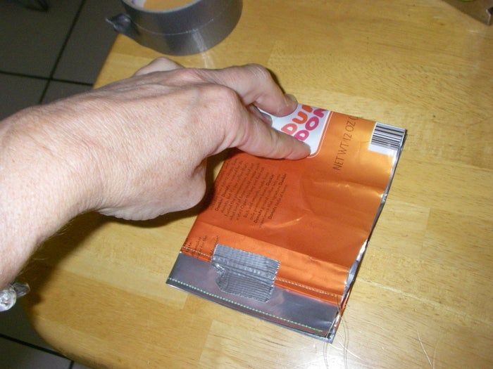 用咖啡袋制作环保又时尚的新型钱包-第18张图片-趣作屋