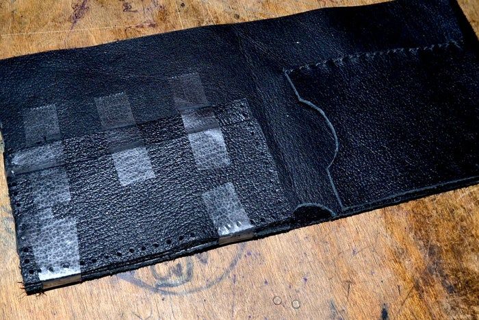 用皮革边角料制作经典双折皮夹教程-第17张图片-趣作屋