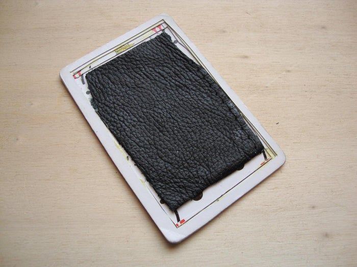 DIY带孔卡片包教程：隐藏备用现金的好方法-第13张图片-趣作屋