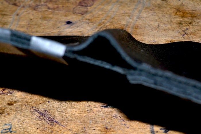 用皮革边角料制作经典双折皮夹教程-第23张图片-趣作屋