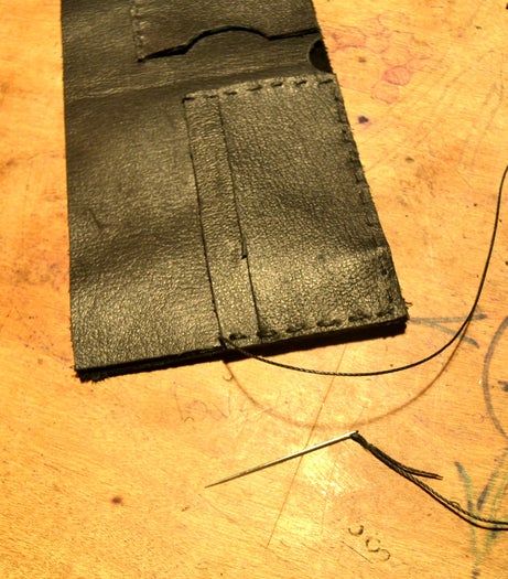 用皮革边角料制作经典双折皮夹教程-第19张图片-趣作屋