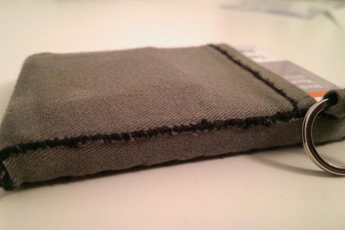 超简单DIY极简钱包教程,用旧牛仔裤制作-第1张图片-趣作屋 超简单DIY极简钱包教程,用旧牛仔裤制作-第1张图片-趣作屋