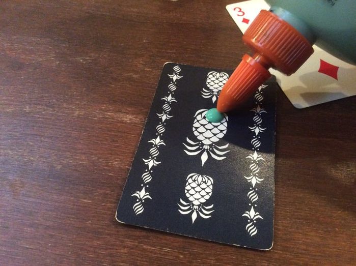 用扑克牌DIY酷炫钱包教程-第3张图片-趣作屋 用扑克牌DIY酷炫钱包教程-第3张图片-趣作屋