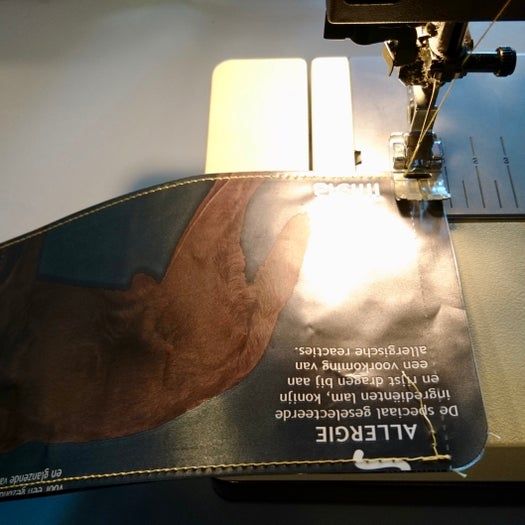 用狗粮袋制作超酷环保钱包教程-第14张图片-趣作屋 用狗粮袋制作超酷环保钱包教程-第14张图片-趣作屋