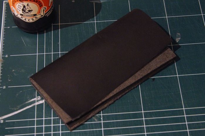 手机钱包二合一DIY教程:用汽车皮革制作个性钱包-第9张图片-趣作屋 手机钱包二合一DIY教程:用汽车皮革制作个性钱包-第9张图片-趣作屋