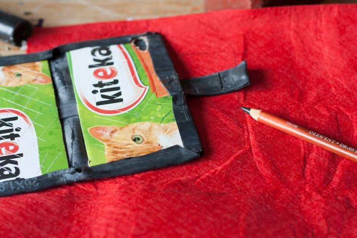 废旧自行车内胎DIY手机翻盖保护壳教程-第13张图片-趣作屋 废旧自行车内胎DIY手机翻盖保护壳教程-第13张图片-趣作屋