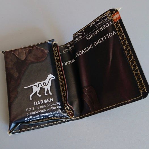 用狗粮袋制作超酷环保钱包教程-第1张图片-趣作屋 用狗粮袋制作超酷环保钱包教程-第1张图片-趣作屋