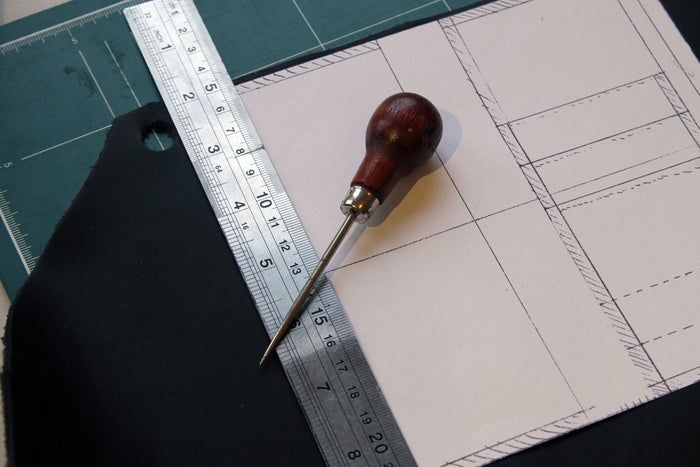 手机钱包二合一DIY教程:用汽车皮革制作个性钱包-第7张图片-趣作屋 手机钱包二合一DIY教程:用汽车皮革制作个性钱包-第7张图片-趣作屋