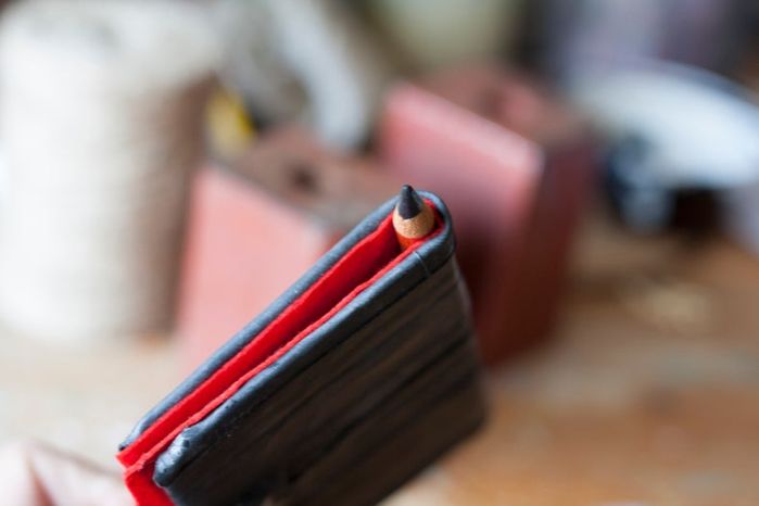 废旧自行车内胎DIY手机翻盖保护壳教程-第14张图片-趣作屋 废旧自行车内胎DIY手机翻盖保护壳教程-第14张图片-趣作屋